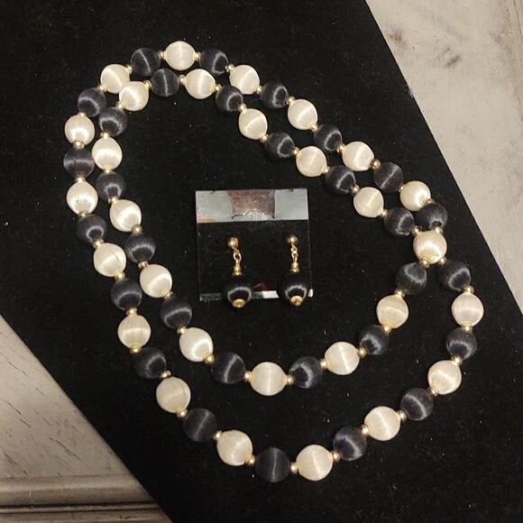 Beautiful mid century bead necklace with matching earrings - Picture 4 of 4